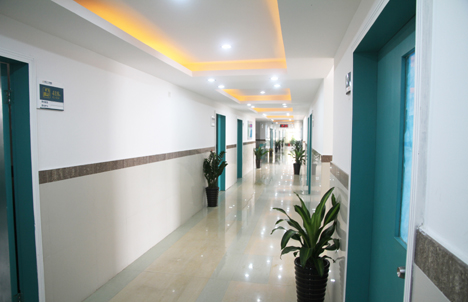 <a class='link_keywords' href='http://www.yjrj120.com/'>阳江仁济医院</a>病房走廊