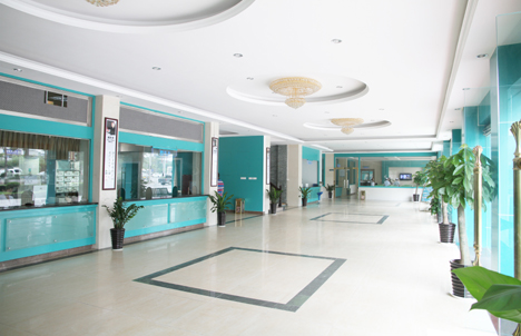 <a class='link_keywords' href='http://www.yjrj120.com/'>阳江仁济医院</a>一楼大厅